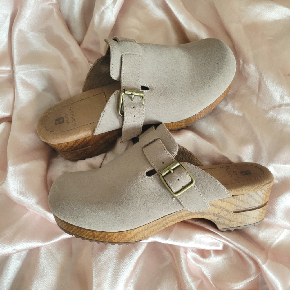 Neutral grey clogs
